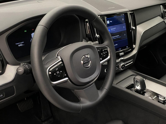 Volvo XC60 B4 AWD PLUS DARK REZERVACE 2.0 Plus