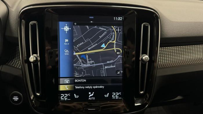 Volvo XC40 T4 R-DESIGN REZERVACE