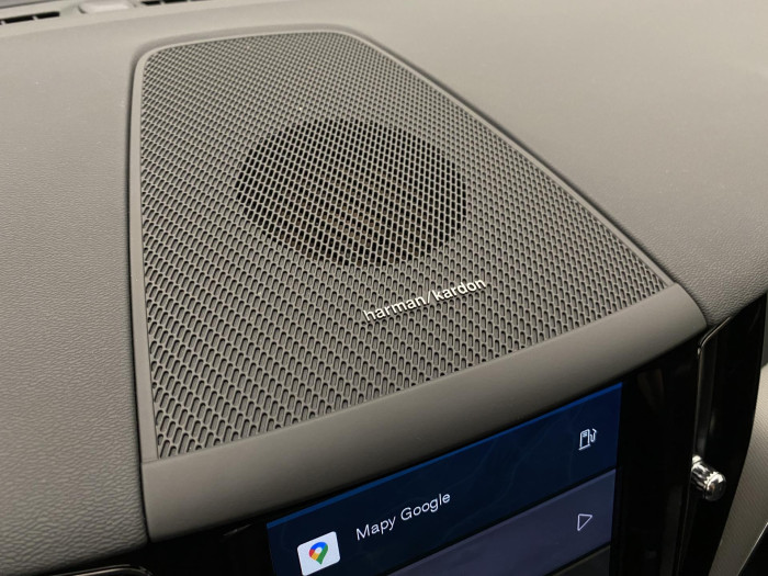 Volvo XC60 B4 AWD PLUS DARK REZERVACE