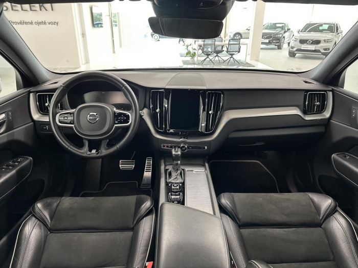 Volvo XC60 D5 AWD R-DESIGN AUT REZERVACE 2.0 d