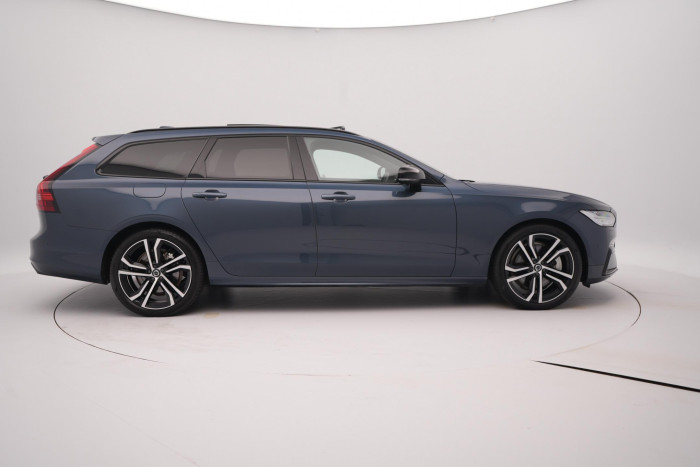 Volvo V90 T8 AWD RECHARGE REZERVACE