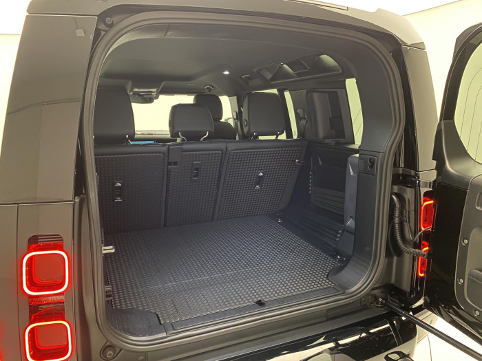 Land Rover Defender D300 SE AWD AUT CZ REZERVACE 3.0 d SE