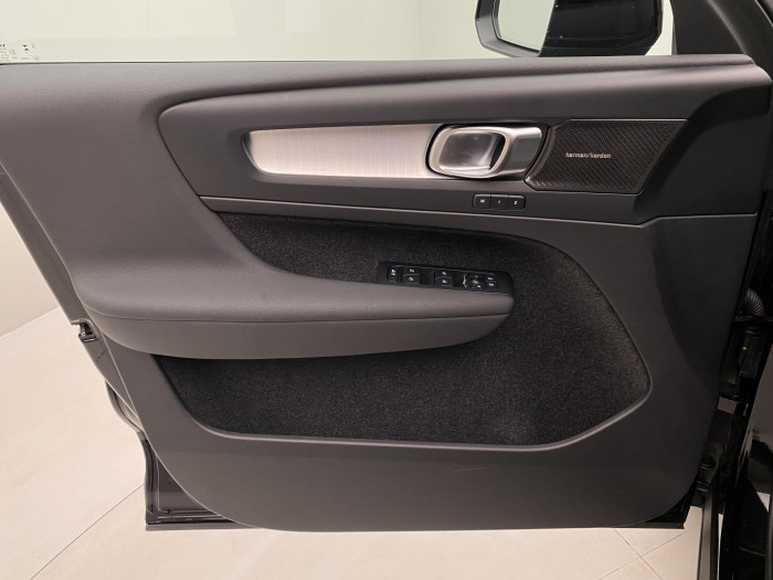 Volvo XC40 B3 DARK PLUS AUT CZ