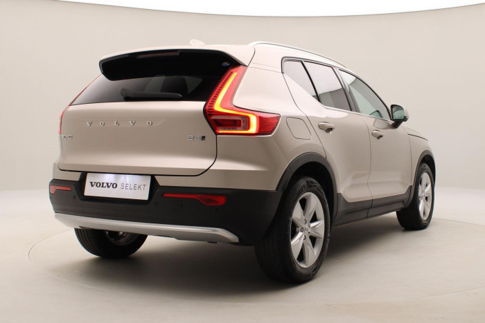 Volvo XC40 B4 AWD MOMENTUM AUT CZ 1.maj 2.0 Momentum