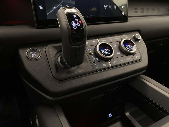 Land Rover Defender 110 D250 X-DYNAMIC SE REZERVAC 3.0 d Dynamic SE