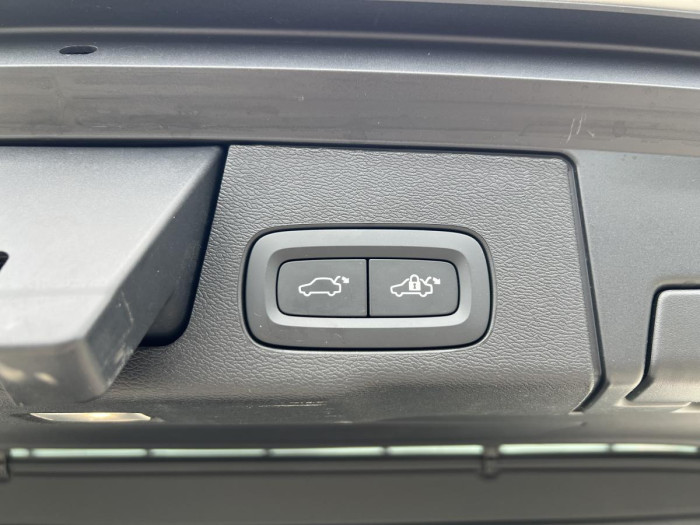 Volvo XC60 B5 AWD ULTIMATE DARK Aut 1.maj