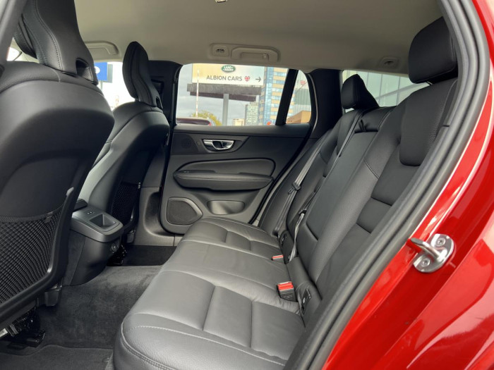 Volvo V60 CROSS COUNTRY B4 AWD Aut 1.maj