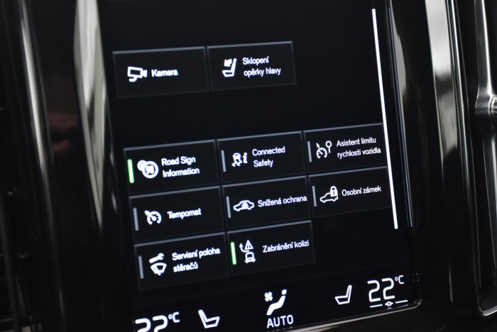 Volvo XC60 B4 AWD MOMENTUM REZERVACE 2.0 Momentum