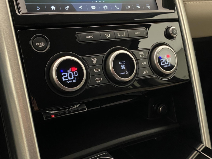 Land Rover Discovery 3,0 Sd6 AWD HSE REZERVACE