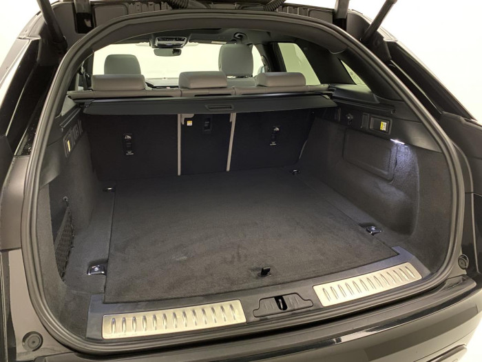 Land Rover Range Rover Velar D300 SE AUT AWD REZERVACE 3.0 d SE