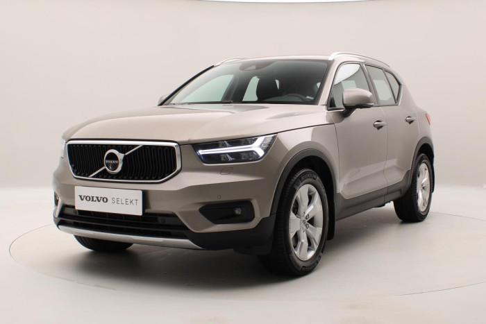 Volvo XC40 B4 MOMENTUM AUT REZERVACE 2.0 Momentum