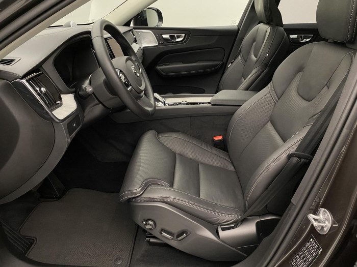 Volvo XC60 B5 AWD ULTRA DARK AUT CZ 1.maj