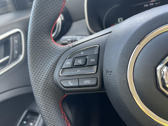 MG ZS ELEGANCE - ZIMNÍ PNEU ZDARMA* 1.0 Elegance
