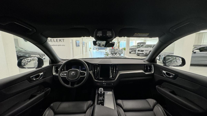 Volvo XC60 B4 PLUS DARK REZERVACE 2.0 Plus