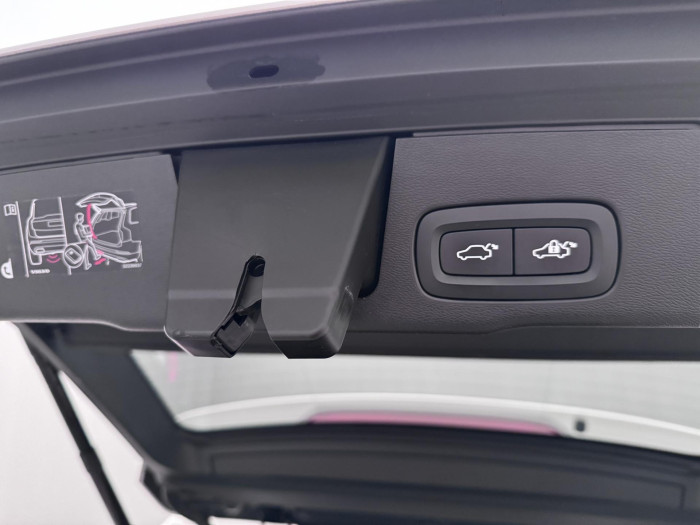 Volvo XC60 T8 AWD RECHARGE REZERVACE