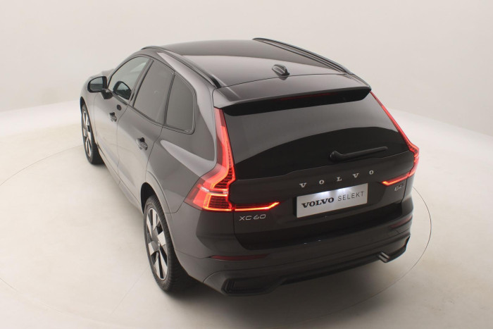 Volvo XC60 B4 AWD DARK PLUS AUT CZ 1.maj