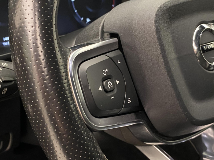 Volvo XC40 D4 AWD R-DESIGN AUT CZ 2.0 d