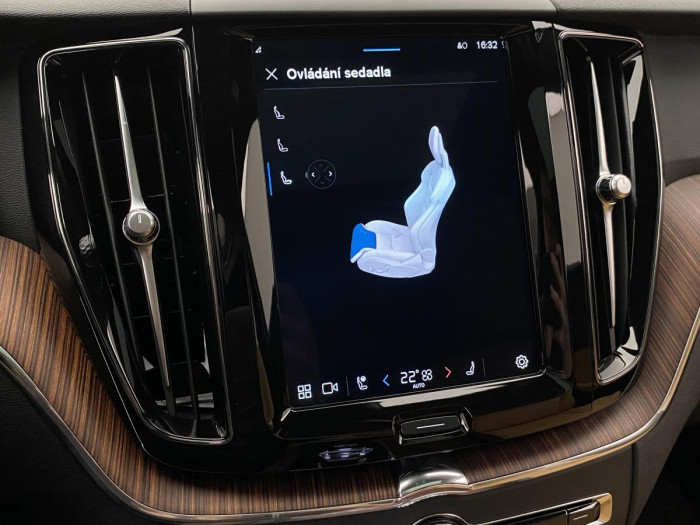 Volvo XC60 T6 AWD AT RECHARGE BRIGHT PLUS 2.0 AT Plus