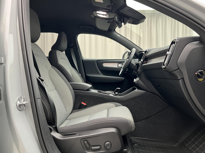 Volvo XC40 B3 PLUS DARK AUT CZ 1.maj.