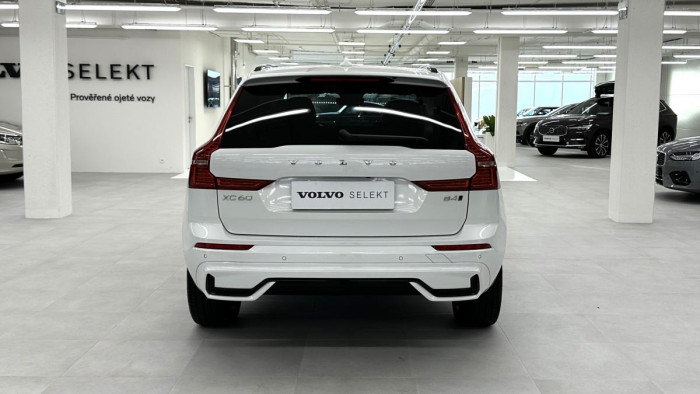 Volvo XC60 B4 AWD PLUS DARK REZERVACE 2.0 Plus