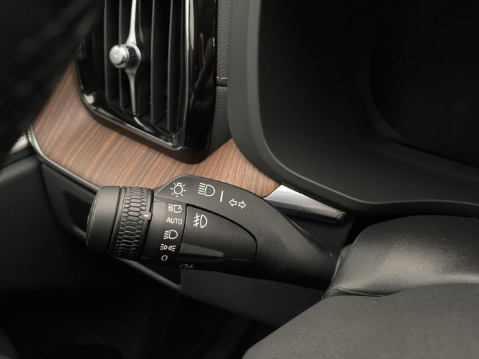 Volvo XC60 B5 AWD ULTIMATE AUT REZERVACE