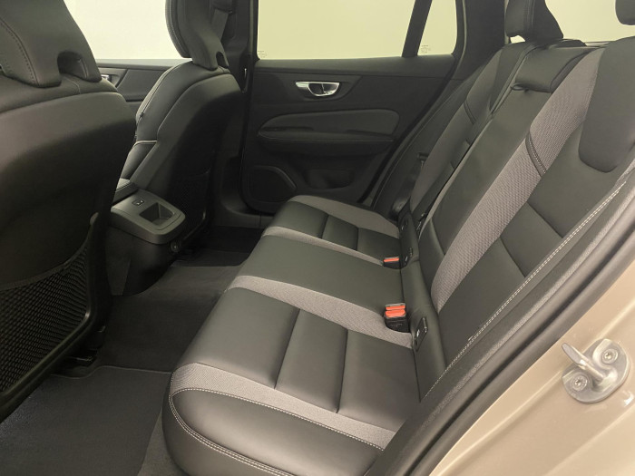 Volvo V60 B4 AUT DARK PLUS