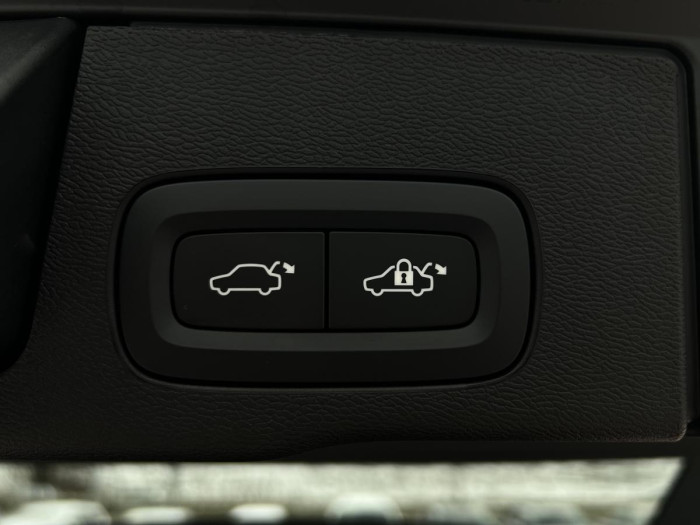 Volvo XC60 B4 AWD DARKPLUS Aut 1.maj.