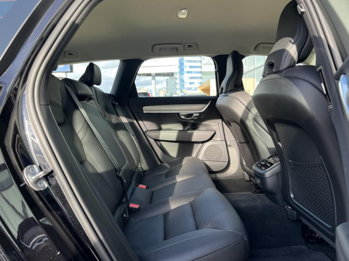 Volvo V90 B4 DARK PLUS Aut REZERVACE 2.0 Plus