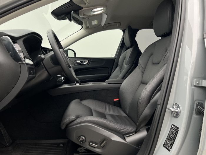 Volvo XC60 B4 AWD PLUS DARK AUT 1.maj.