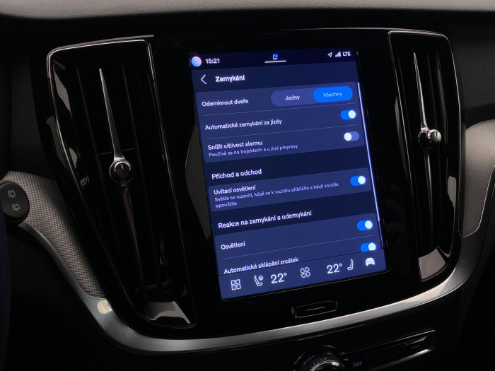 Volvo V60 T6 AWD PLUG-IN DARK PLUS CZ