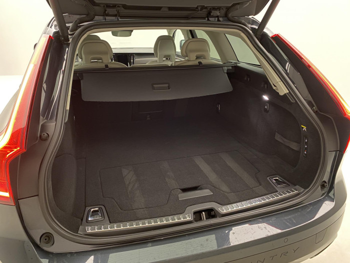 Volvo V90 CC D5 AWD MOMENTUM AUT CZ 2.0 d CC CC Momentum