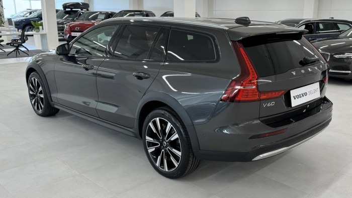Volvo V60 CROSS COUNTRY B4 AWD REZERVACE