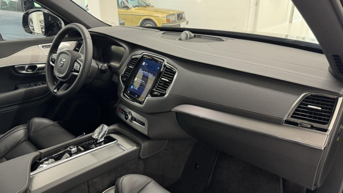 Volvo XC90 T8 AWD ULTIMATE DARK REZERVACE