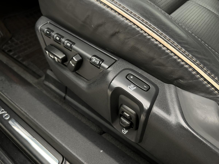 Volvo XC90 D5 AWD EXECUTIVE 7MÍSTNÁ AUT 2.4 d Executive