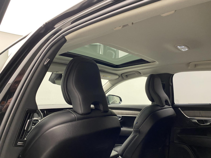 Volvo S90 B5 AWD BRIGHT REZERVACE