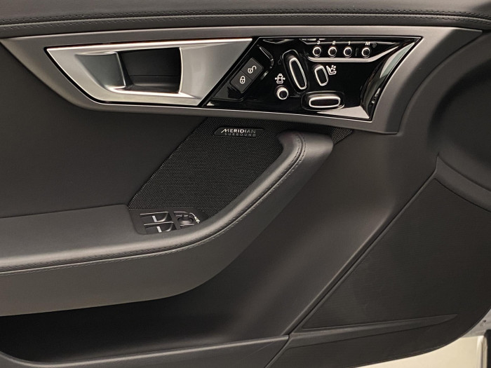 Jaguar F-Type R AWD AUT REZERVACE