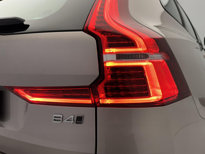 Volvo XC60 B4 AWD PLUS DARK AUT CZ 1.maj