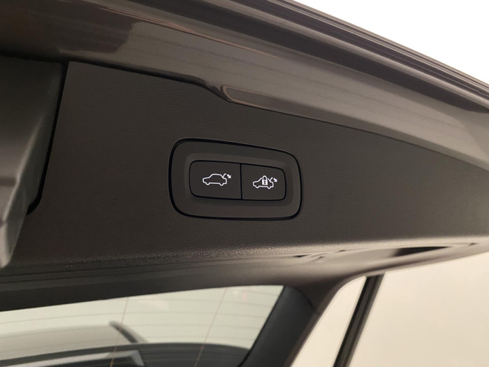 Volvo V60 B4 PLUS DARK AUT 1.maj.