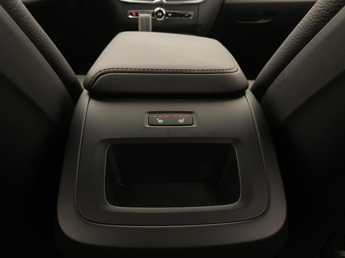 Volvo XC60 B4 AWD PLUS DARK AUT CZ 1.maj.