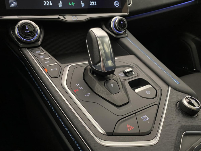 Lynk & Co 01 PHEV DCT AUT 1.maj. REZERVACE