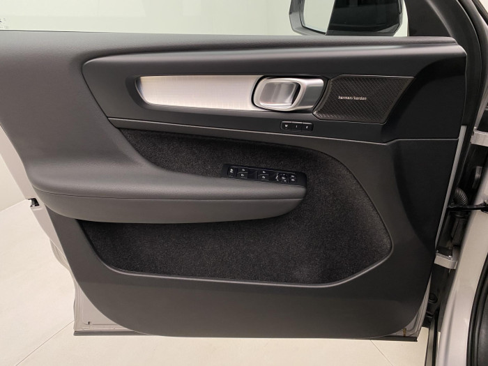 Volvo XC40 B3 DARK PLUS AUT CZ