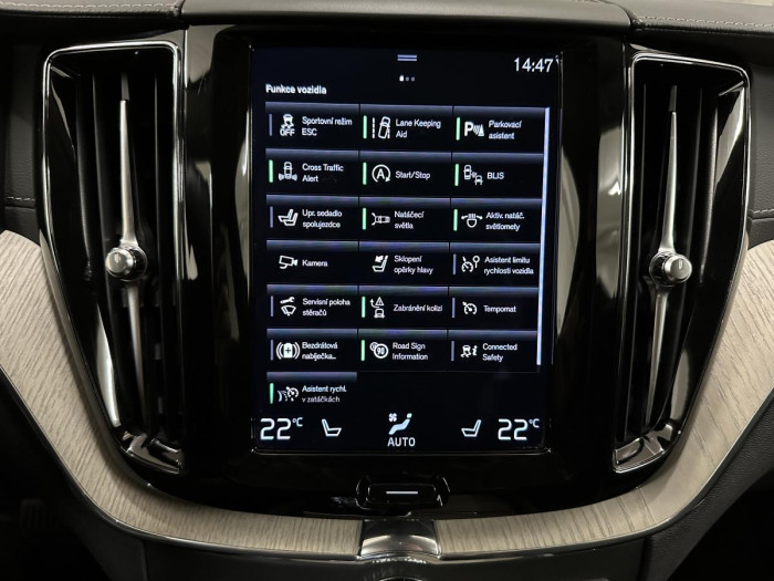 Volvo XC60 B4 AWD INSCRIPTION REZERVACE