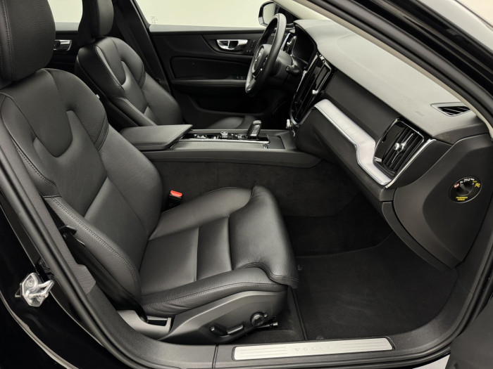 Volvo V60 B4 MOMENTUM POLESTAR REZERVACE 2.0 Momentum