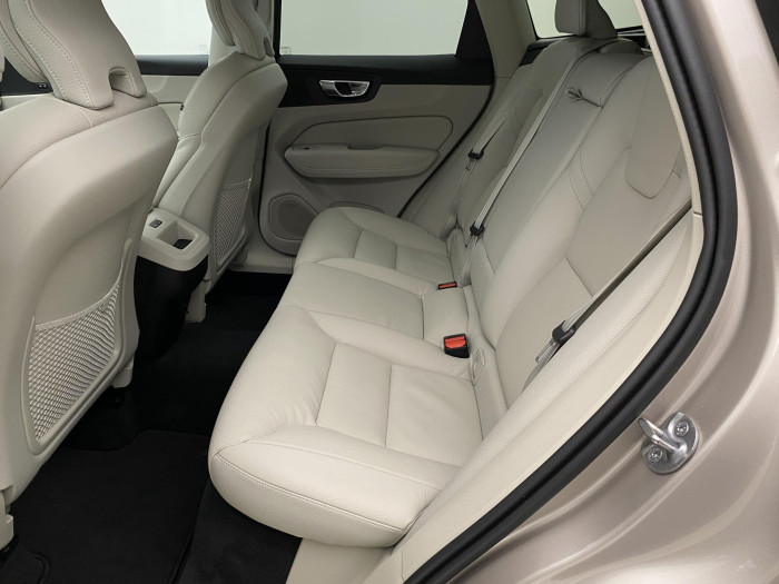 Volvo XC60 B5 AWD DARK PLUS AUT CZ