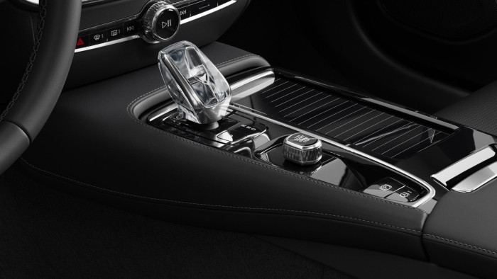 Volvo V60 T6 AWD Plug-in DARK ULTRA