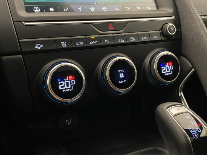 Jaguar E-Pace AWD R-DYNAMIC SE REZERVACE 2.0 Dynamic SE