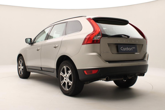 Volvo XC60 D5 AWD MOMENTUM AUT REZERVACE 2.4 d Momentum