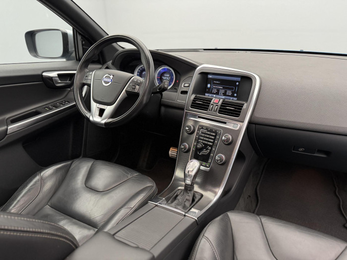 Volvo XC60 D5 AWD R-Design AUT CZ 2.4 d
