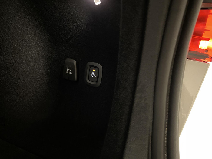 Volvo V60 B4 PLUS DARK AUT 1.maj