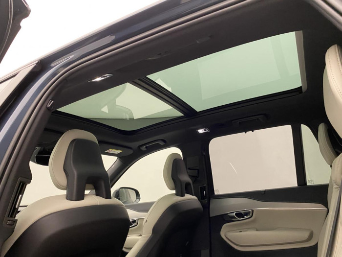 Volvo XC90 B5 AWD R-DESIGN AUT REZERVACE